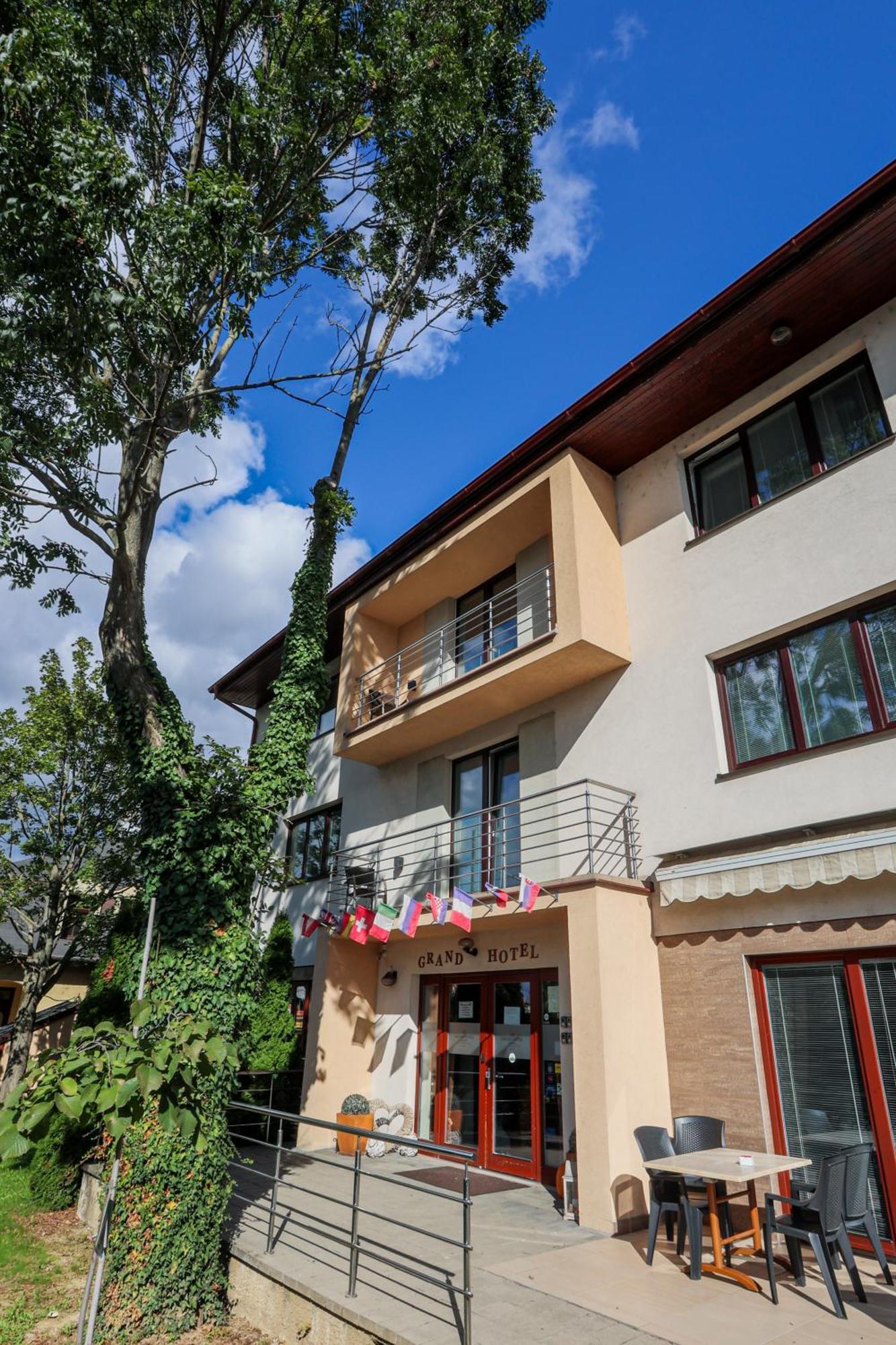 Grand Hotel Senica, Garni Esterno foto