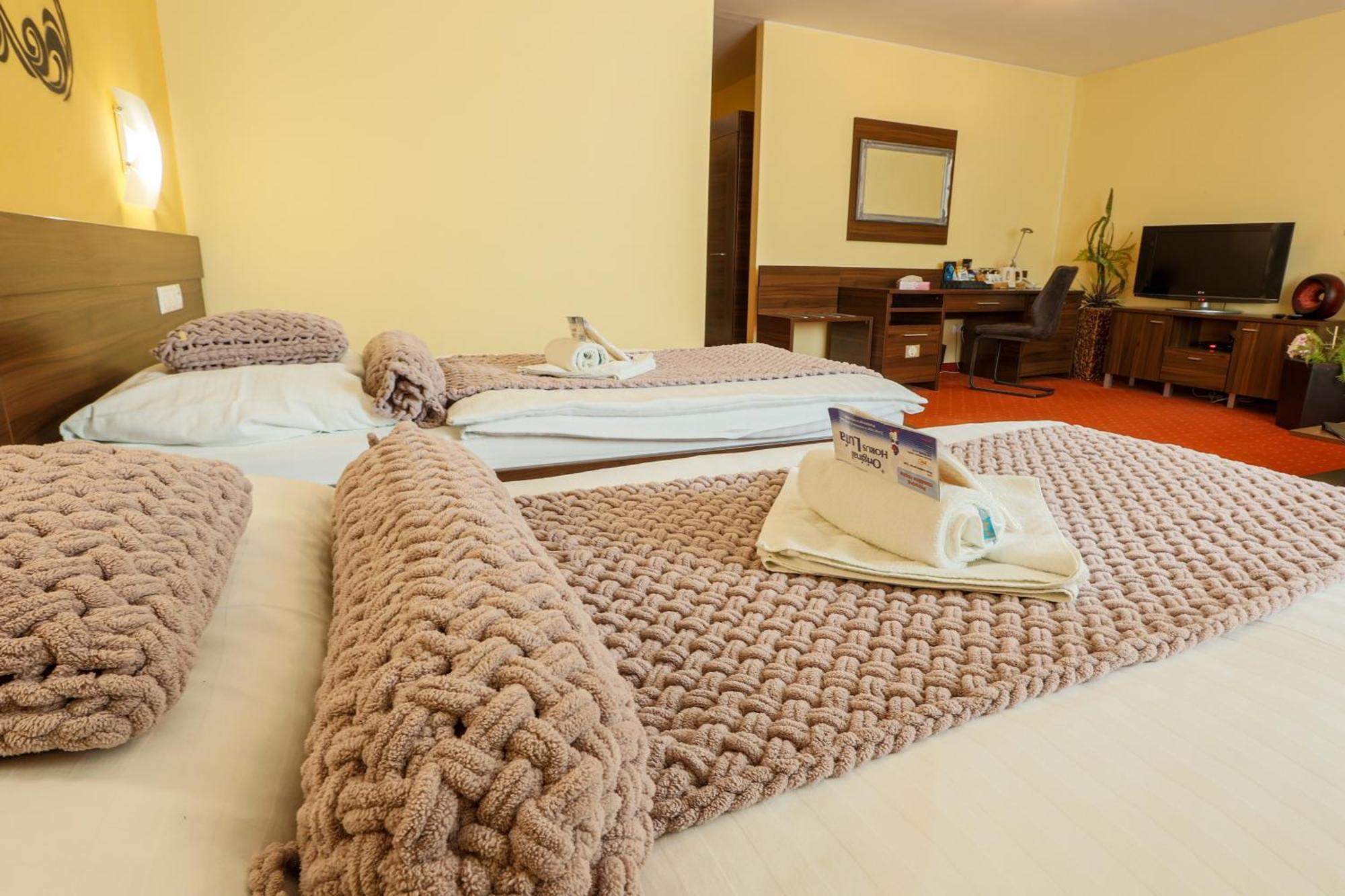 Grand Hotel Senica, Garni Esterno foto