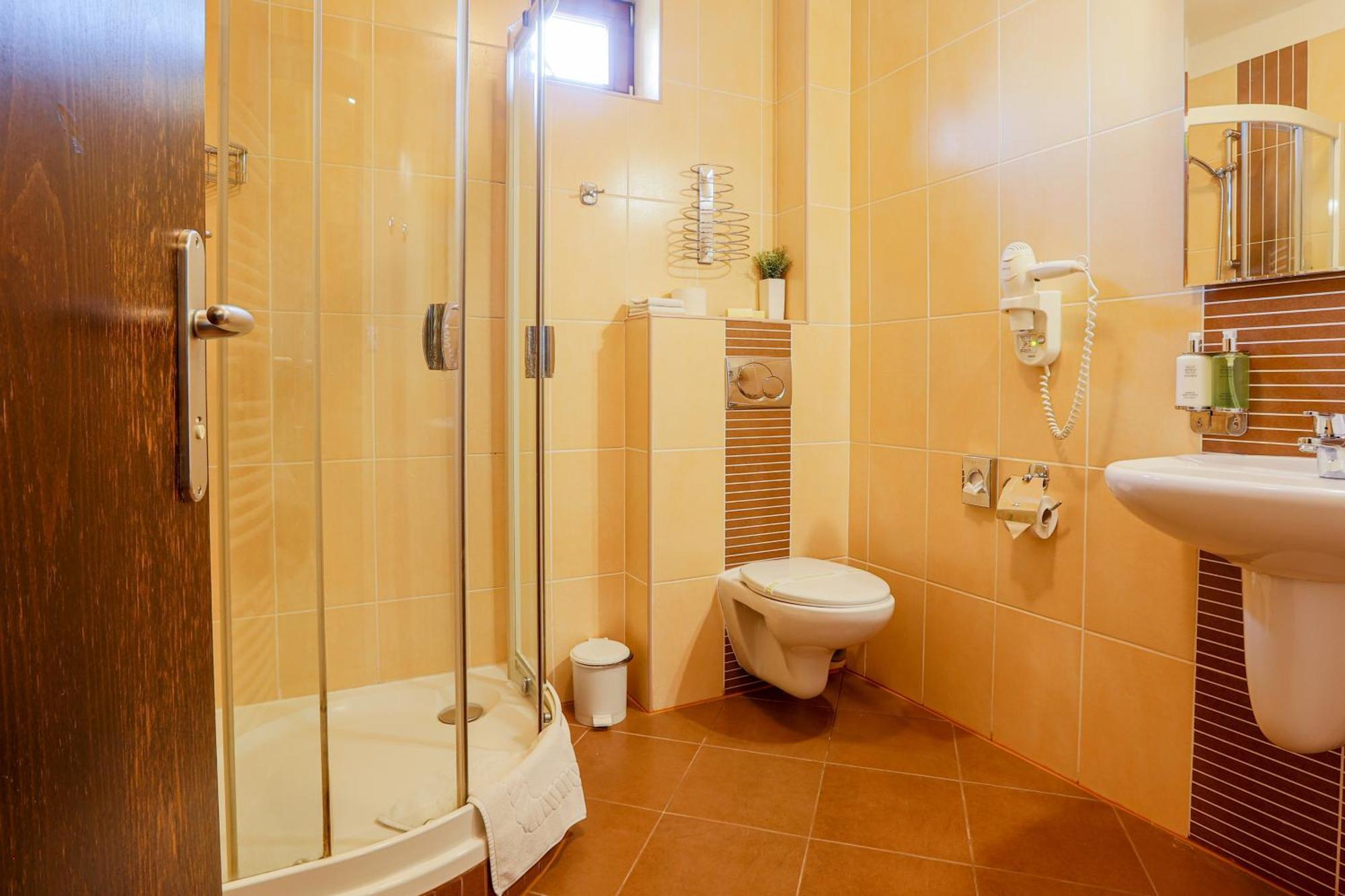 Grand Hotel Senica, Garni Esterno foto