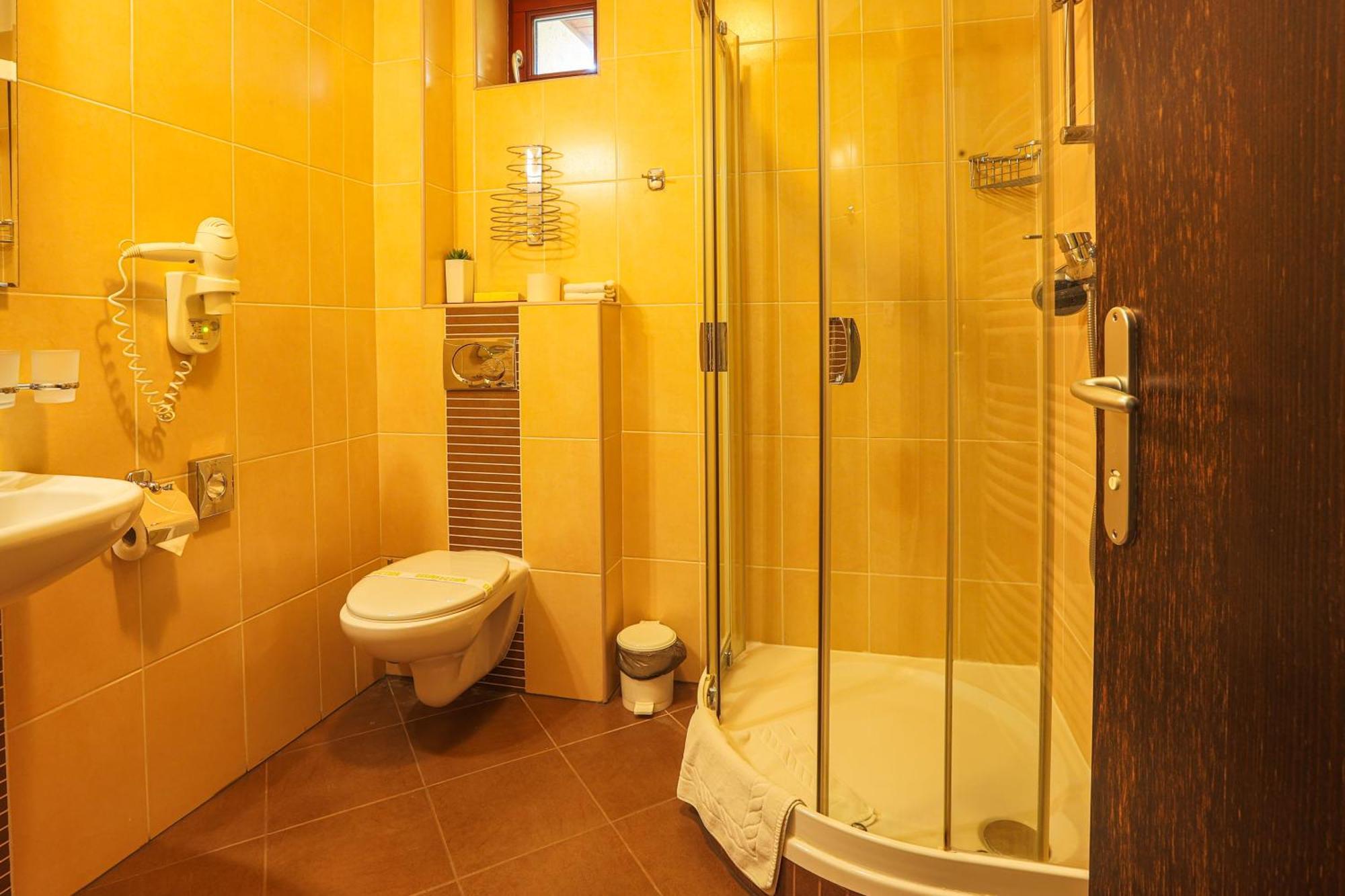 Grand Hotel Senica, Garni Esterno foto