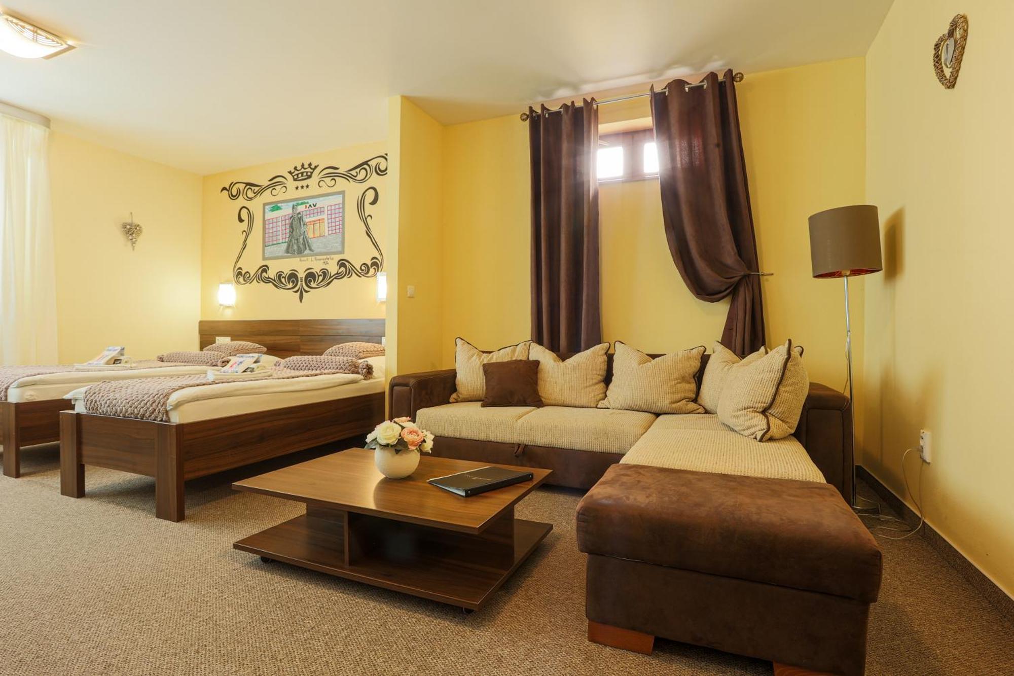Grand Hotel Senica, Garni Esterno foto