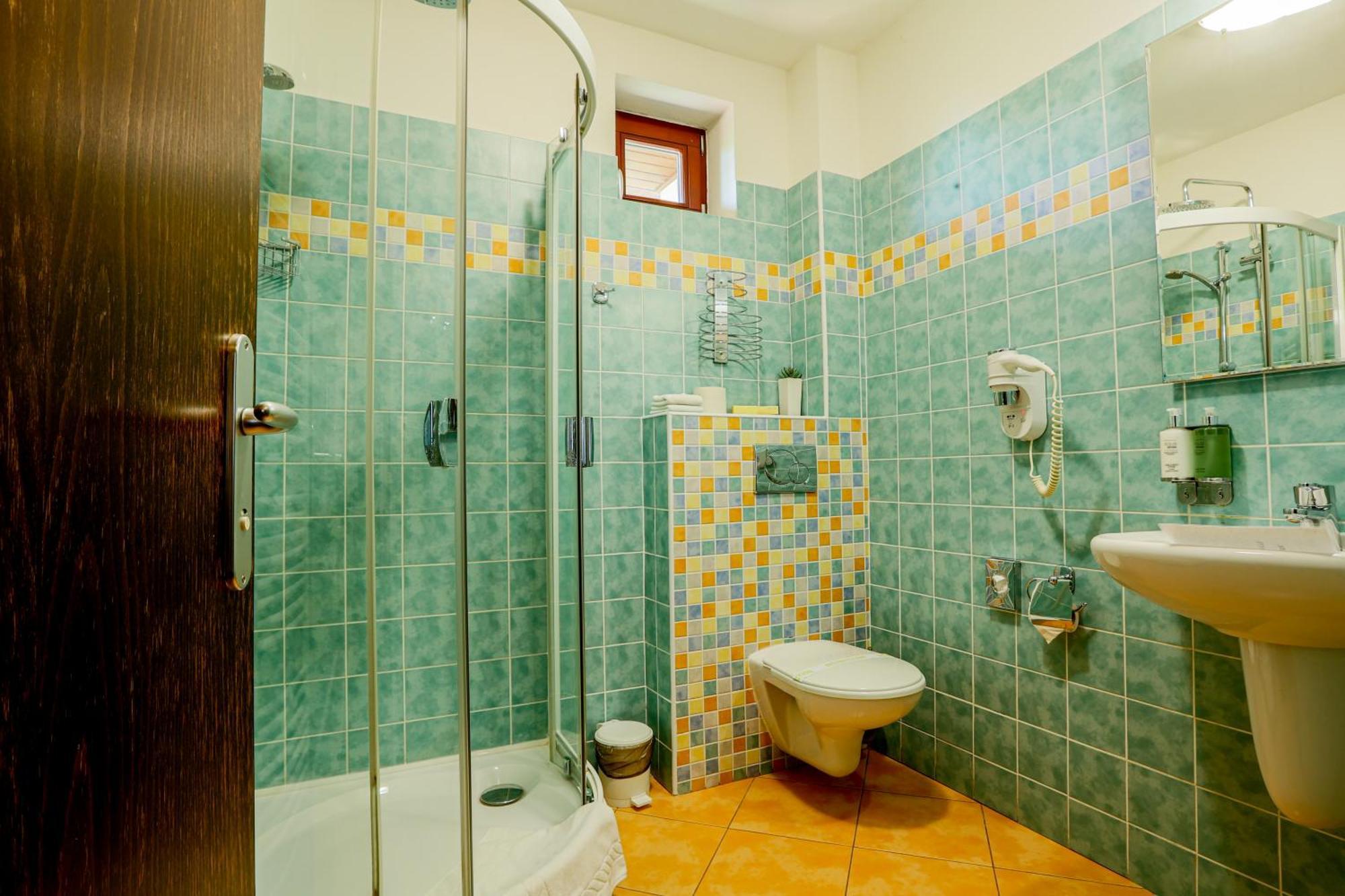 Grand Hotel Senica, Garni Esterno foto