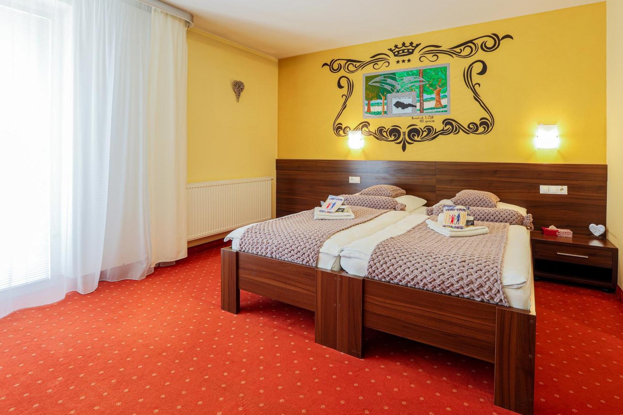 Grand Hotel Senica, Garni Esterno foto