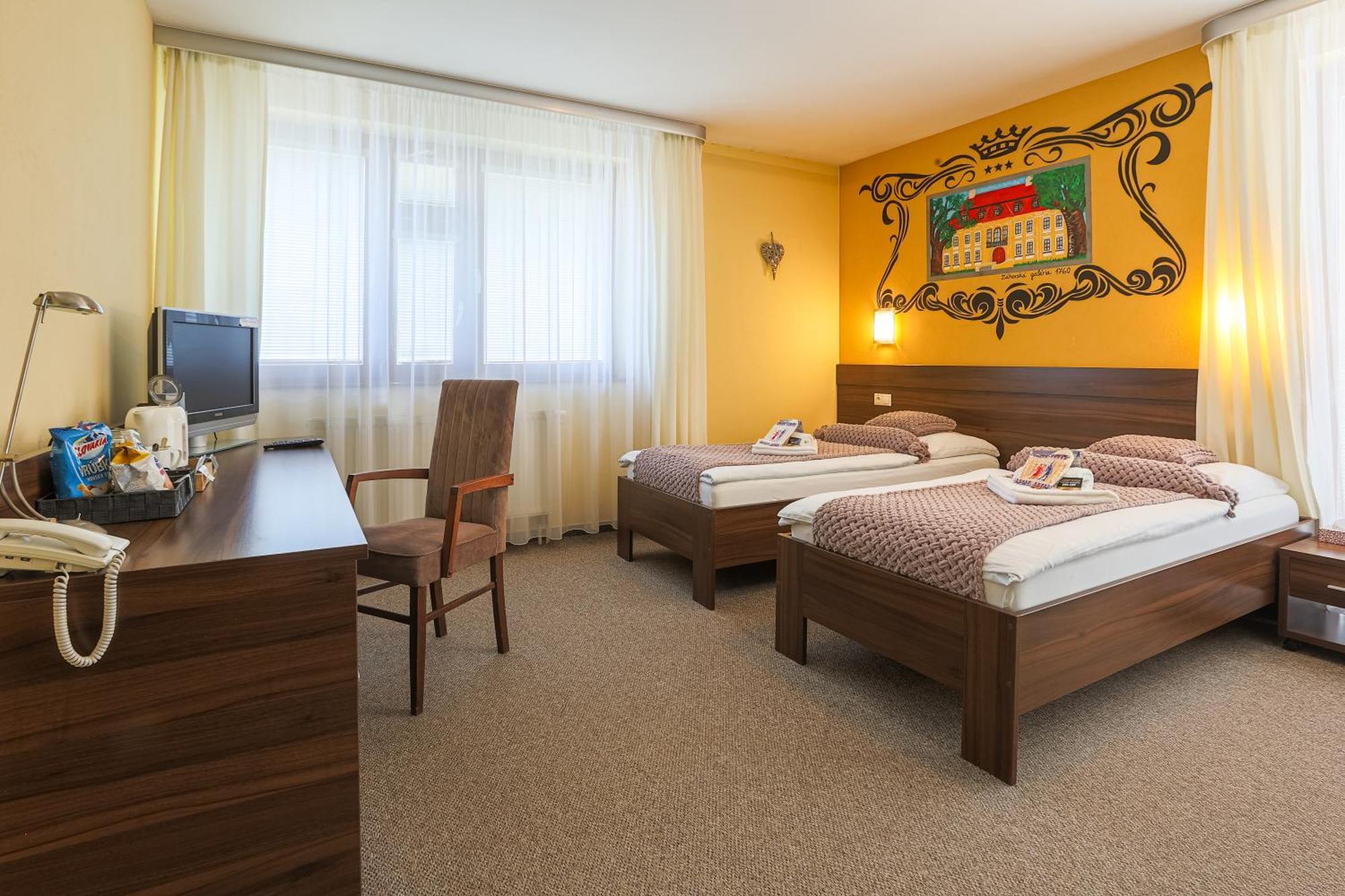 Grand Hotel Senica, Garni Esterno foto